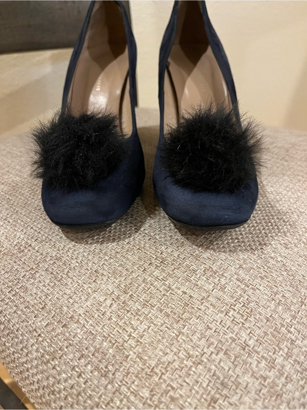 Anthropologie suede navy blue block heel pumps w/ faux fur pompons. Vintage. 6.5 - Picture 9 of 15